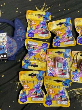 Disney Lilo & Stitch Mystery Snap Key Lot -